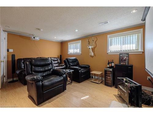 14 Melbourne Crescent, Brantford, ON - Indoor