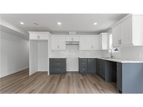 24B Balfour Street, Brantford, ON - Indoor Photo Showing Kitchen With Upgraded Kitchen