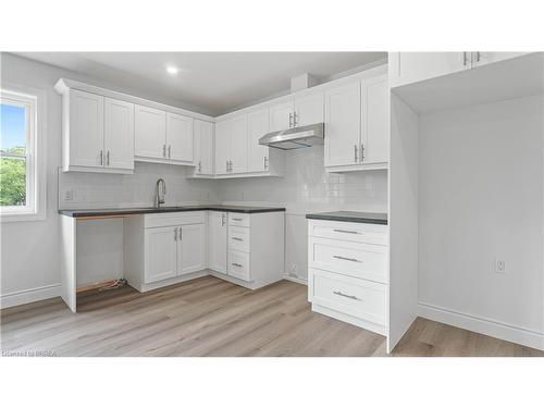 24B Balfour Street, Brantford, ON - Indoor Photo Showing Kitchen