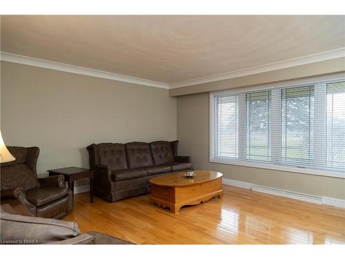 1525 Highway 3, Delhi, ON - Indoor Photo Showing Living Room