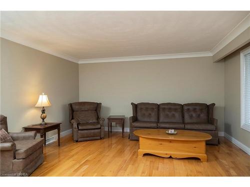 1525 Highway 3, Delhi, ON - Indoor Photo Showing Living Room