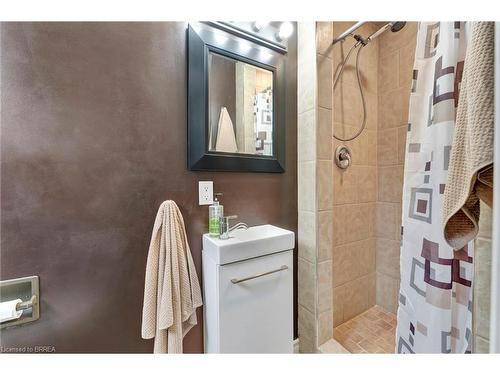 19 Frontenac Avenue, Brantford, ON - Indoor Photo Showing Bathroom