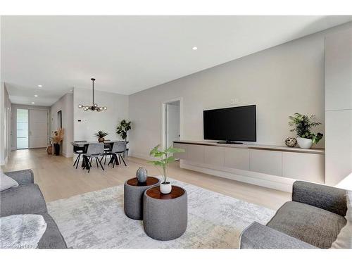 128 Lisgar Avenue, Tillsonburg, ON - Indoor Photo Showing Living Room