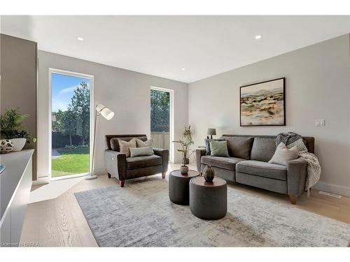 128 Lisgar Avenue, Tillsonburg, ON - Indoor Photo Showing Living Room