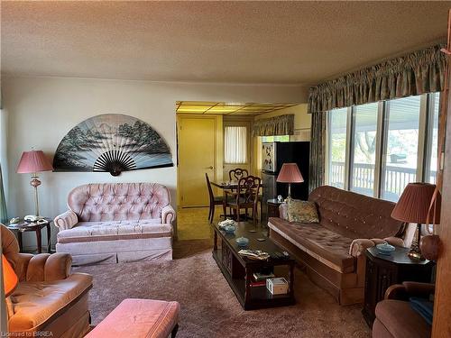 867 Mosley Street, Wasaga Beach, ON - Indoor Photo Showing Living Room