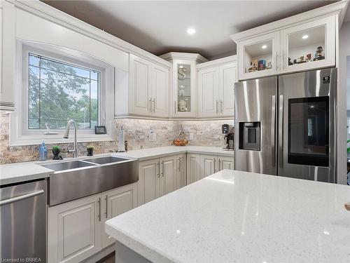 233 Oakland Road, Scotland, ON - Indoor Photo Showing Kitchen With Double Sink With Upgraded Kitchen