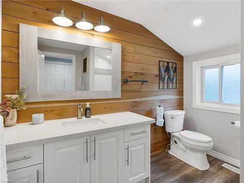 233 Oakland Road, Scotland, ON - Indoor Photo Showing Bathroom