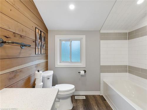 233 Oakland Road, Scotland, ON - Indoor Photo Showing Bathroom