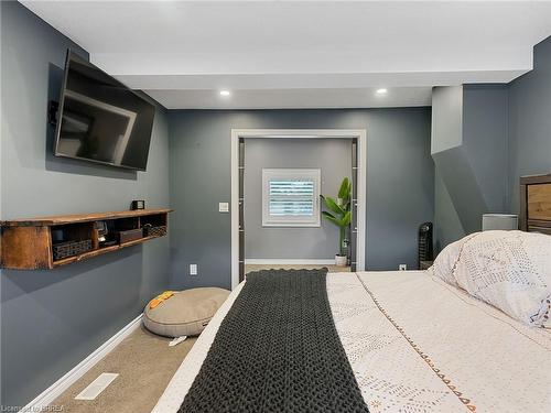 233 Oakland Road, Scotland, ON - Indoor Photo Showing Bedroom