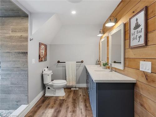 233 Oakland Road, Scotland, ON - Indoor Photo Showing Bathroom