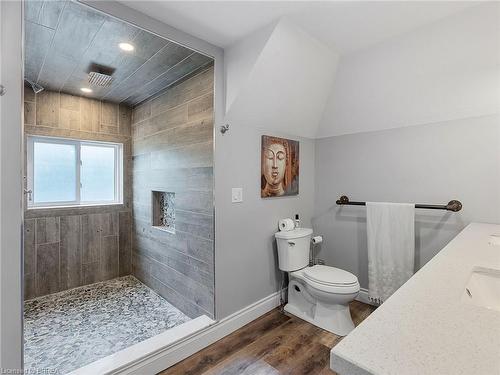 233 Oakland Road, Scotland, ON - Indoor Photo Showing Bathroom