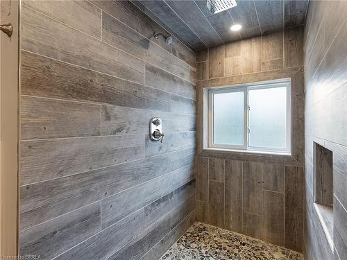 233 Oakland Road, Scotland, ON - Indoor Photo Showing Bathroom