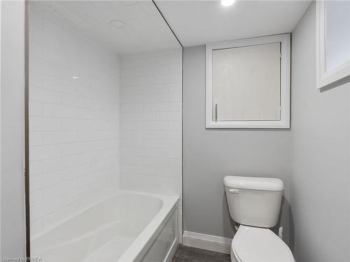 233 Oakland Road, Scotland, ON - Indoor Photo Showing Bathroom