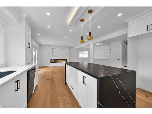 396 Denlow Avenue, Hamilton, ON - Indoor Photo Showing Kitchen With Upgraded Kitchen