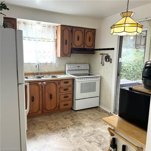 4 Jasper Street, Brantford, ON - Indoor Photo Showing Kitchen With Double Sink