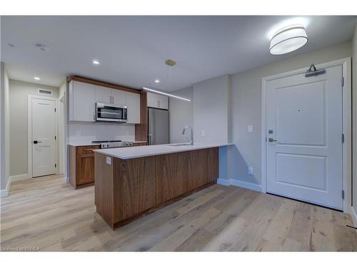 607-34 Norman Street, Brantford, ON - Indoor Photo Showing Kitchen