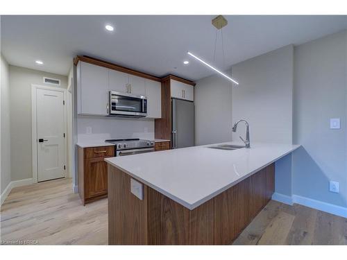 607-34 Norman Street, Brantford, ON - Indoor Photo Showing Kitchen