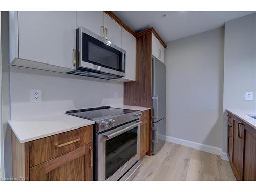 607-34 Norman Street, Brantford, ON - Indoor Photo Showing Kitchen