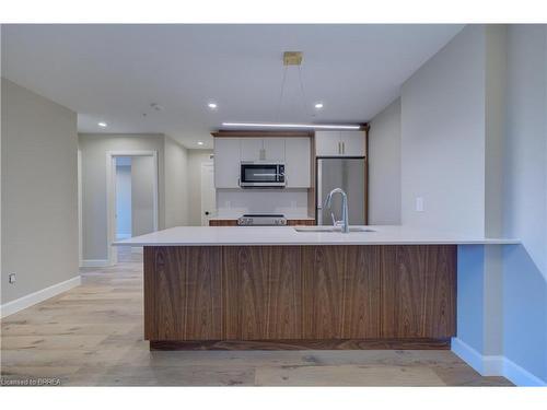 607-34 Norman Street, Brantford, ON - Indoor Photo Showing Kitchen