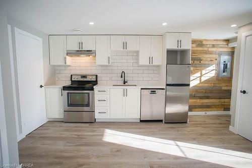 2-44 Grey Street, Brantford, ON - Indoor Photo Showing Kitchen With Upgraded Kitchen