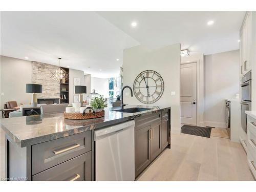 145 Parkside Drive, Brantford, ON - Indoor Photo Showing Kitchen With Upgraded Kitchen