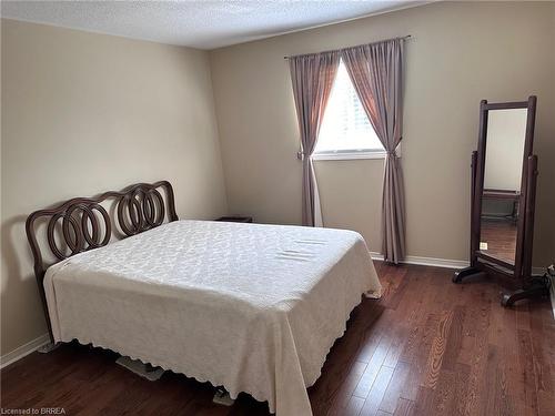 201 Grand Street, Brantford, ON - Indoor Photo Showing Bedroom