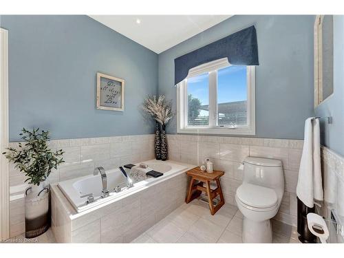 29 Tan Avenue, Waterford, ON - Indoor Photo Showing Bathroom