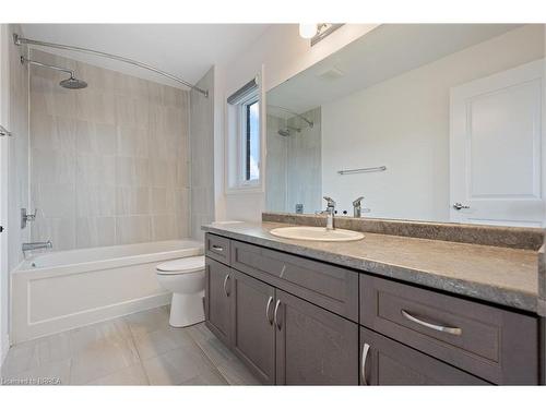 44 Amos Avenue, Brantford, ON - Indoor Photo Showing Bathroom