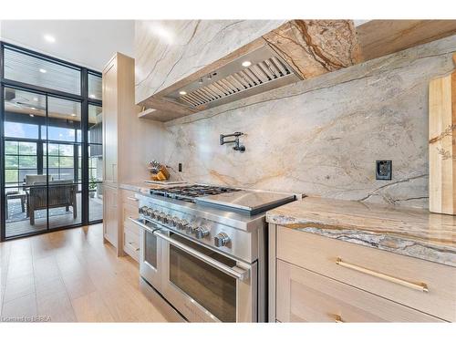 24 Westlake Boulevard, Brantford, ON - Indoor Photo Showing Kitchen With Upgraded Kitchen