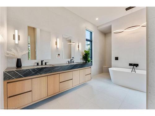 24 Westlake Boulevard, Brantford, ON - Indoor Photo Showing Bathroom