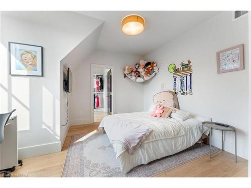 24 Westlake Boulevard, Brantford, ON - Indoor Photo Showing Bedroom