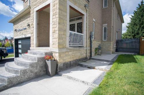 114 Thomas Avenue, Brantford, ON - Outdoor