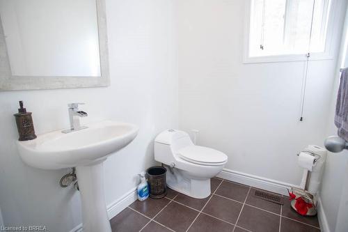 114 Thomas Avenue, Brantford, ON - Indoor Photo Showing Bathroom