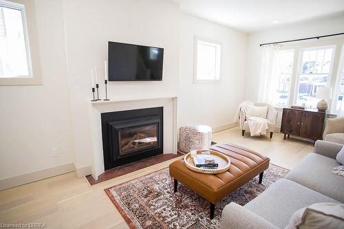 187 Dufferin Avenue, Brantford, ON - Indoor Photo Showing Living Room With Fireplace