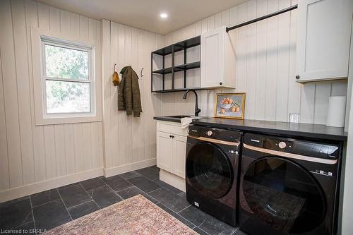 187 Dufferin Avenue, Brantford, ON - Indoor Photo Showing Laundry Room