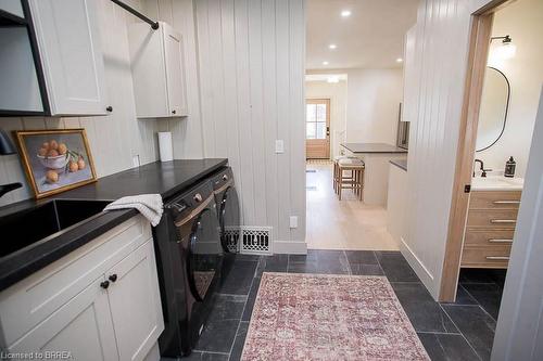 187 Dufferin Avenue, Brantford, ON - Indoor Photo Showing Laundry Room