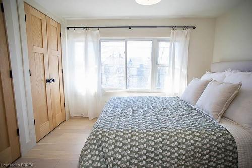 187 Dufferin Avenue, Brantford, ON - Indoor Photo Showing Bedroom