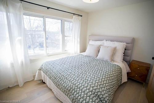 187 Dufferin Avenue, Brantford, ON - Indoor Photo Showing Bedroom