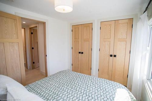 187 Dufferin Avenue, Brantford, ON - Indoor Photo Showing Bedroom