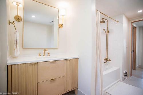 187 Dufferin Avenue, Brantford, ON - Indoor Photo Showing Bathroom