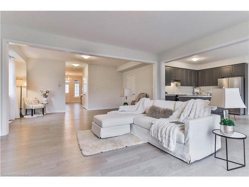 7 Ford Street, Paris, ON - Indoor Photo Showing Living Room