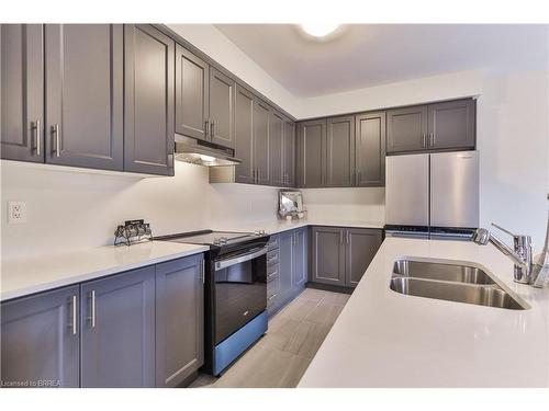 7 Ford Street, Paris, ON - Indoor Photo Showing Kitchen With Double Sink With Upgraded Kitchen