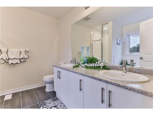 7 Ford Street, Paris, ON - Indoor Photo Showing Bathroom