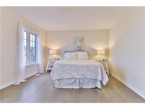 7 Ford Street, Paris, ON - Indoor Photo Showing Bedroom