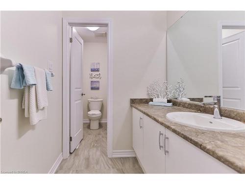 7 Ford Street, Paris, ON - Indoor Photo Showing Bathroom