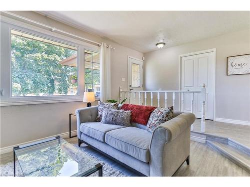 6 Wildflower Lane, Brantford, ON - Indoor Photo Showing Living Room