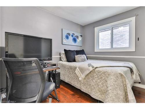 6 Wildflower Lane, Brantford, ON - Indoor Photo Showing Bedroom