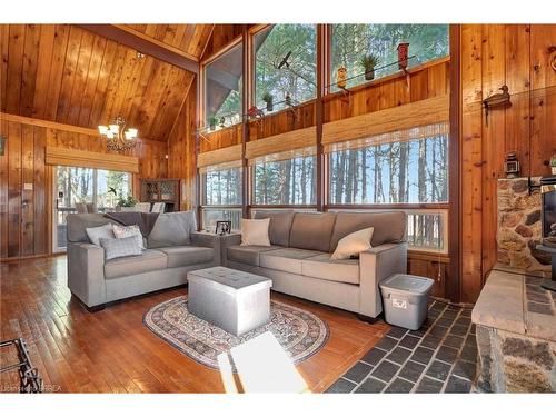 250 Radical Road, Simcoe, ON - Indoor Photo Showing Living Room