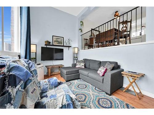 508C Grey Street, Brantford, ON - Indoor Photo Showing Living Room