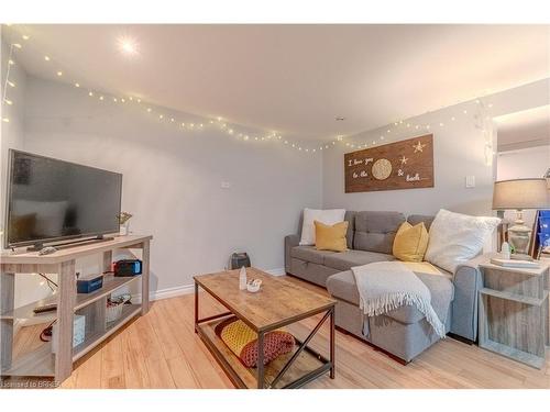 26 Davies Street, Cambridge, ON - Indoor Photo Showing Living Room